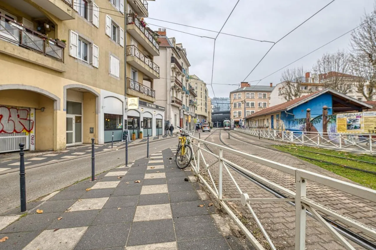Le Petit Ideal Confort Gare Netflix Stationnement Proche Et Gratuit Grenoble Lägenhet