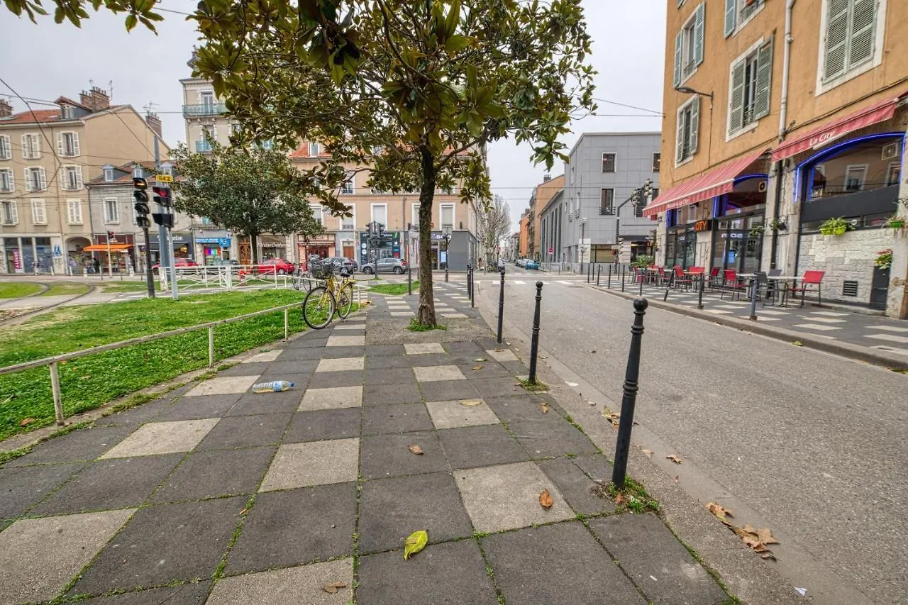 Lägenhet Le Petit Ideal Confort Gare Netflix Stationnement Proche Et Gratuit Grenoble Frankrike